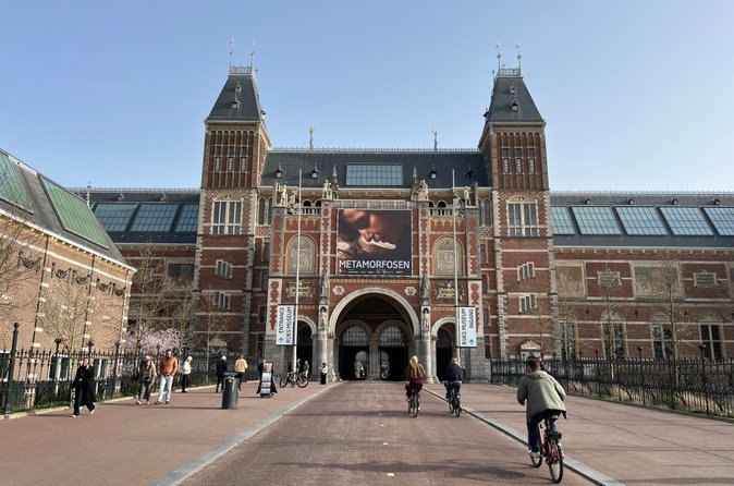 The Rijksmuseum seen through its cycle passage on Museumplein